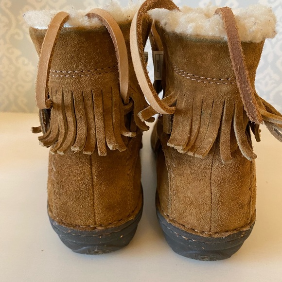- Ugg Booties Beautiful fringed sheepskin . Good condition. Wrap strap. … - Picture 3 of 4